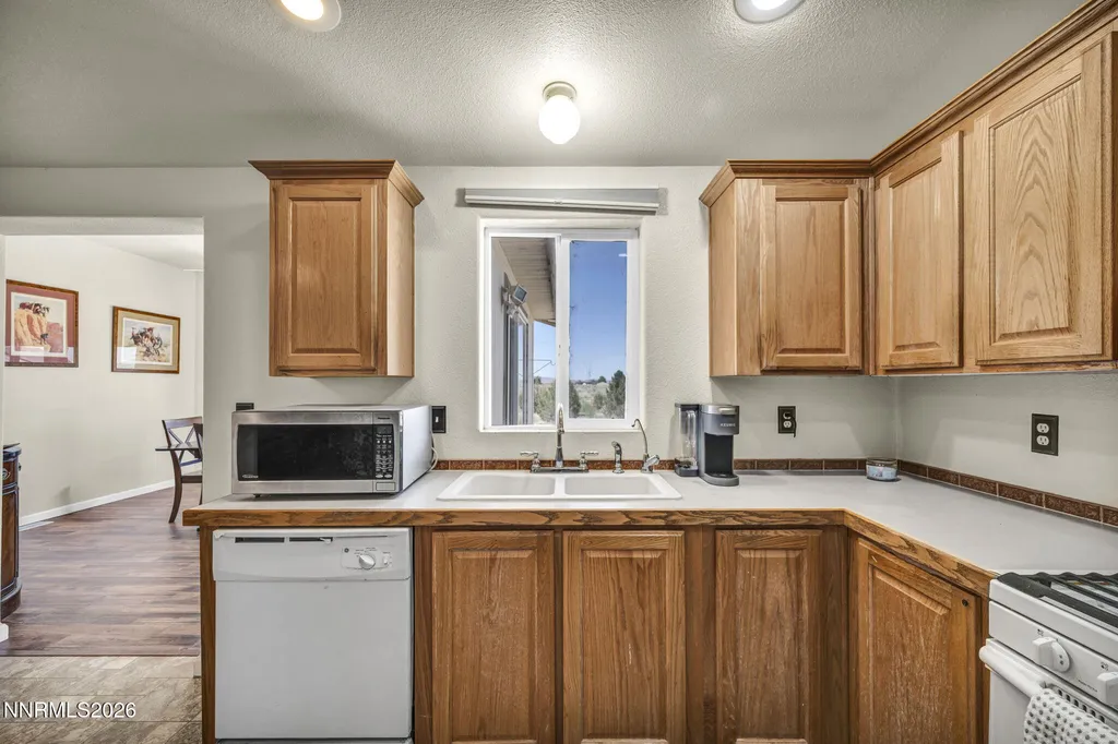 2210 Fox Silver Springs NV 89429