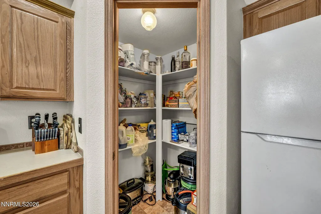 2210 Fox Silver Springs NV 89429