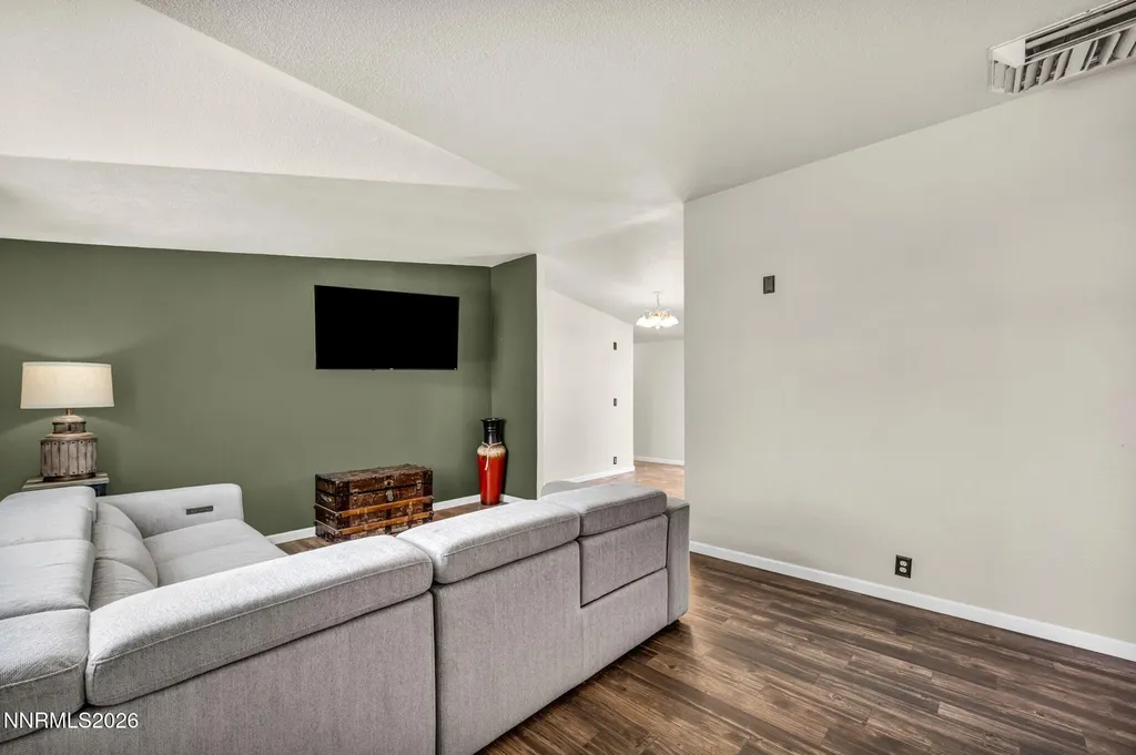 2210 Fox Silver Springs NV 89429