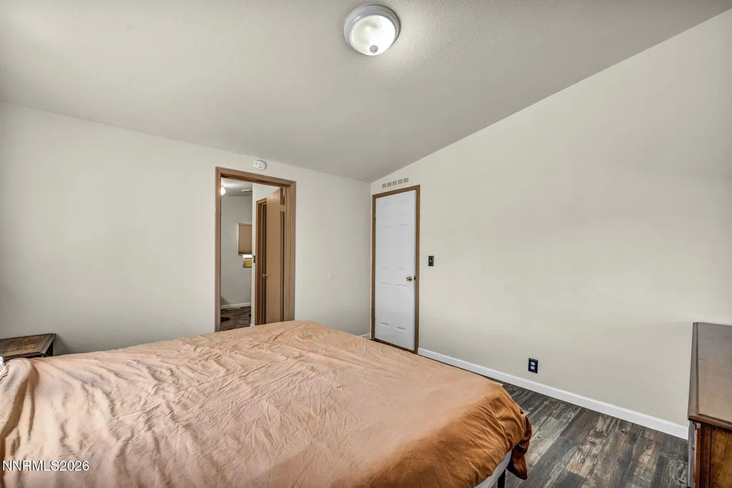 2210 Fox Silver Springs NV 89429