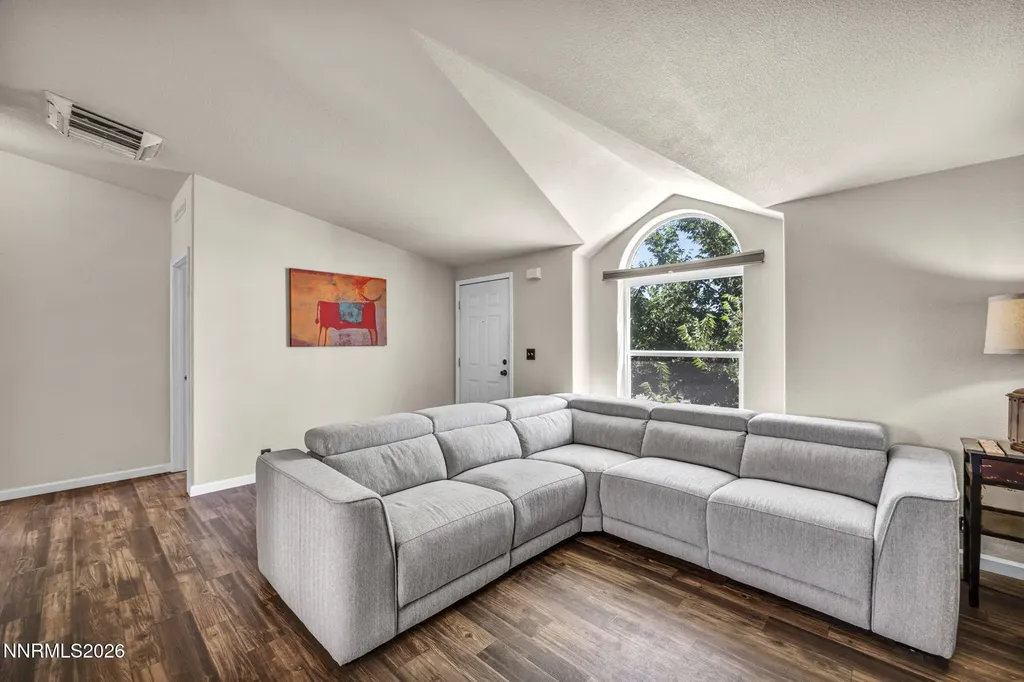 2210 Fox Silver Springs NV 89429