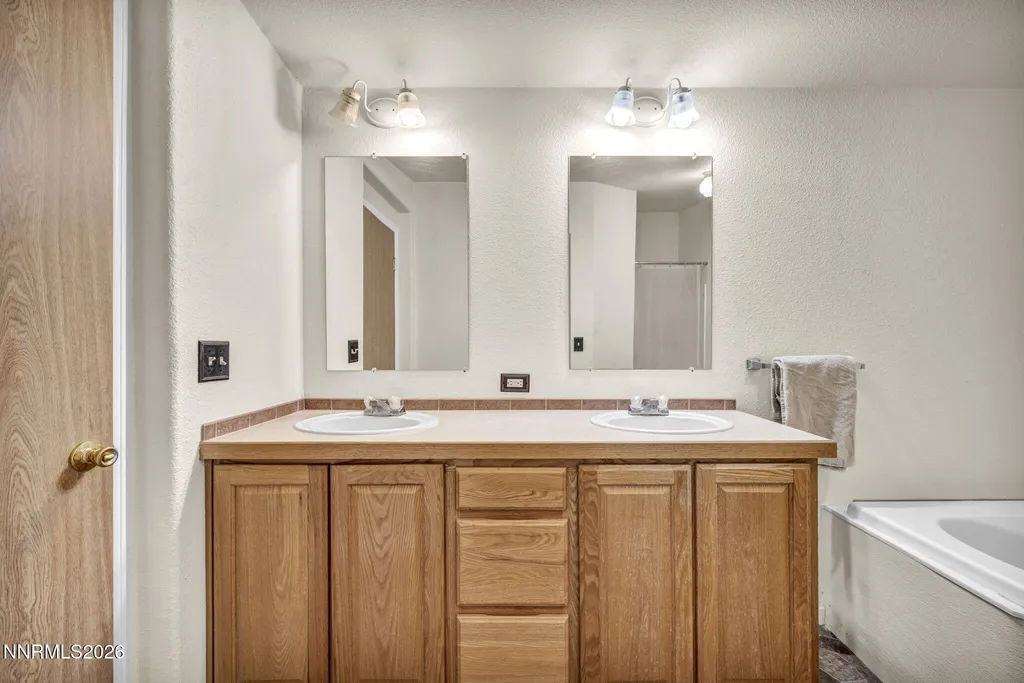 2210 Fox Silver Springs NV 89429