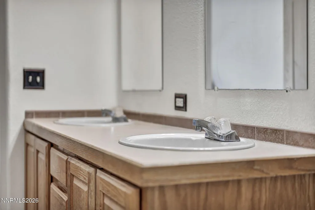 2210 Fox Silver Springs NV 89429