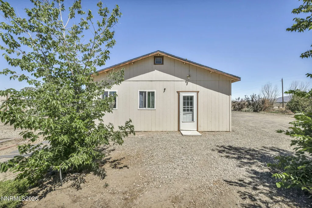 2210 Fox Silver Springs NV 89429