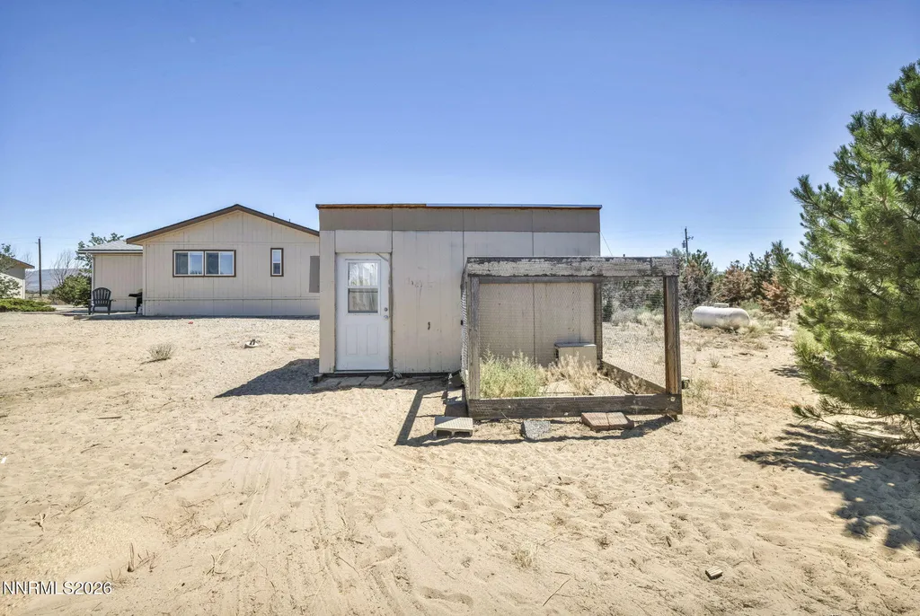 2210 Fox Silver Springs NV 89429