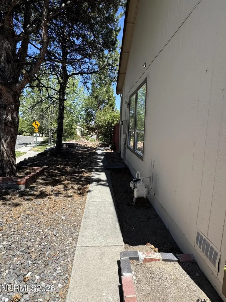 998 Edgecliff Reno NV 89523