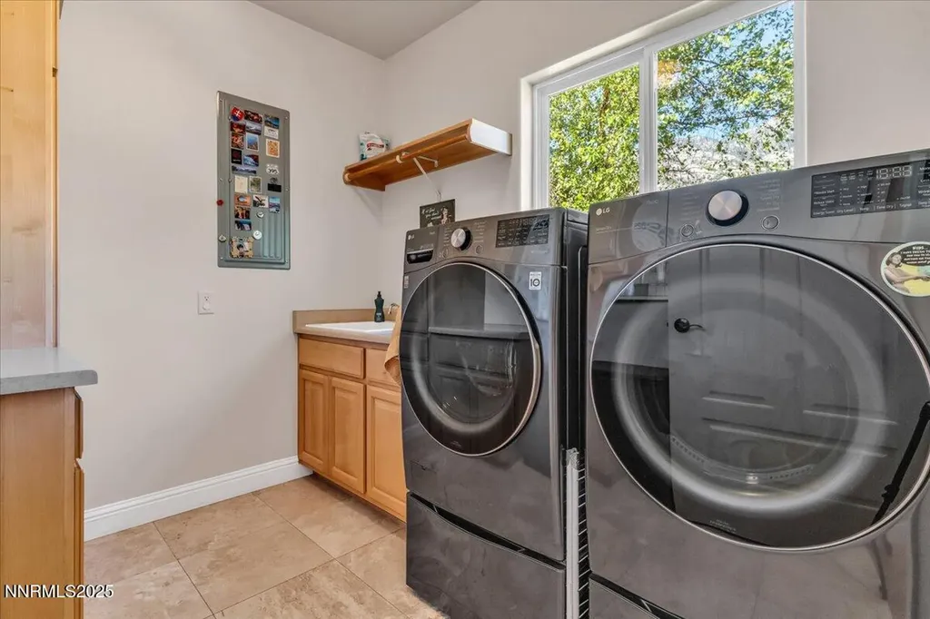 1272 Kingsbury Grade Gardnerville NV 89460