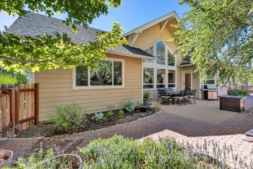 1272 Kingsbury Grade Gardnerville NV 89460