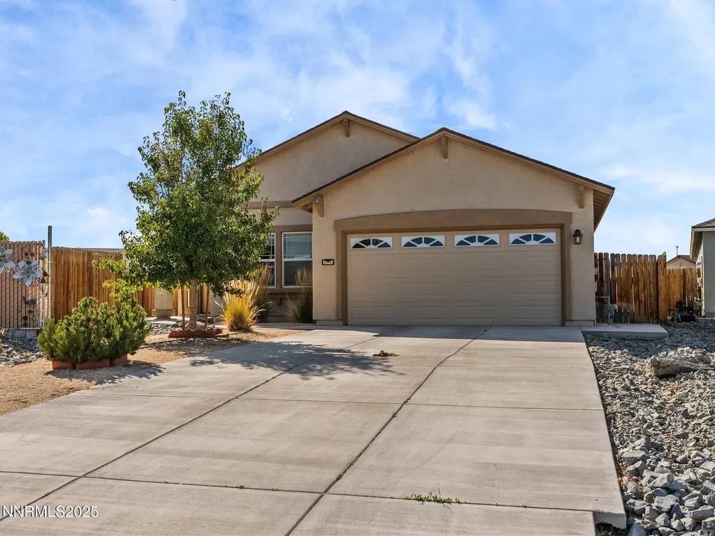 242 Red Oak Fernley NV 89408