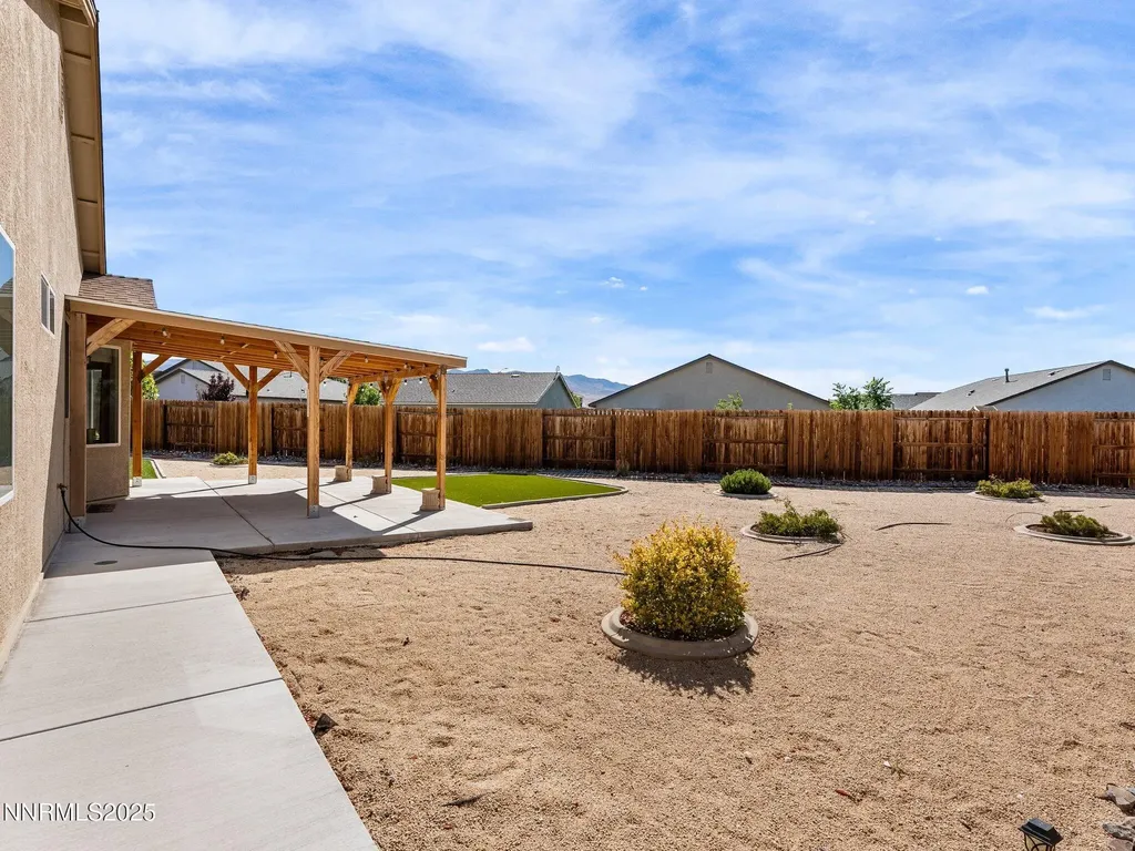 242 Red Oak Fernley NV 89408