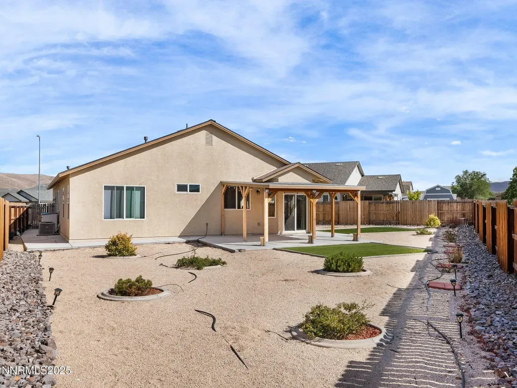 242 Red Oak Fernley NV 89408