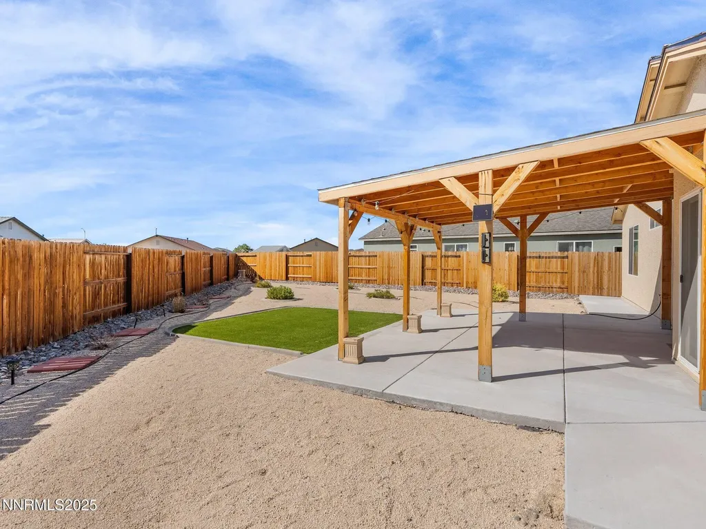 242 Red Oak Fernley NV 89408