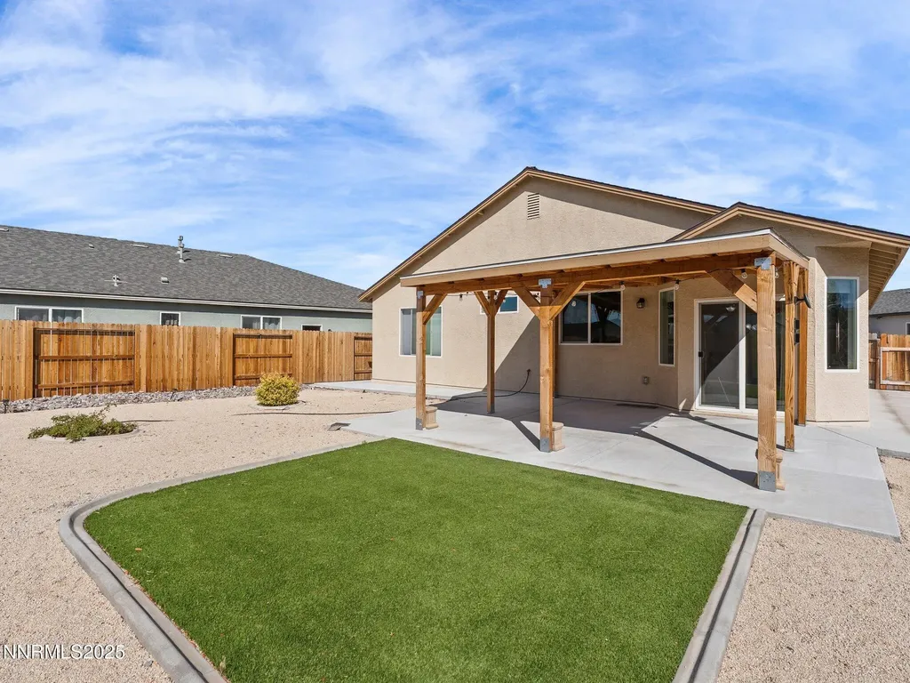 242 Red Oak Fernley NV 89408