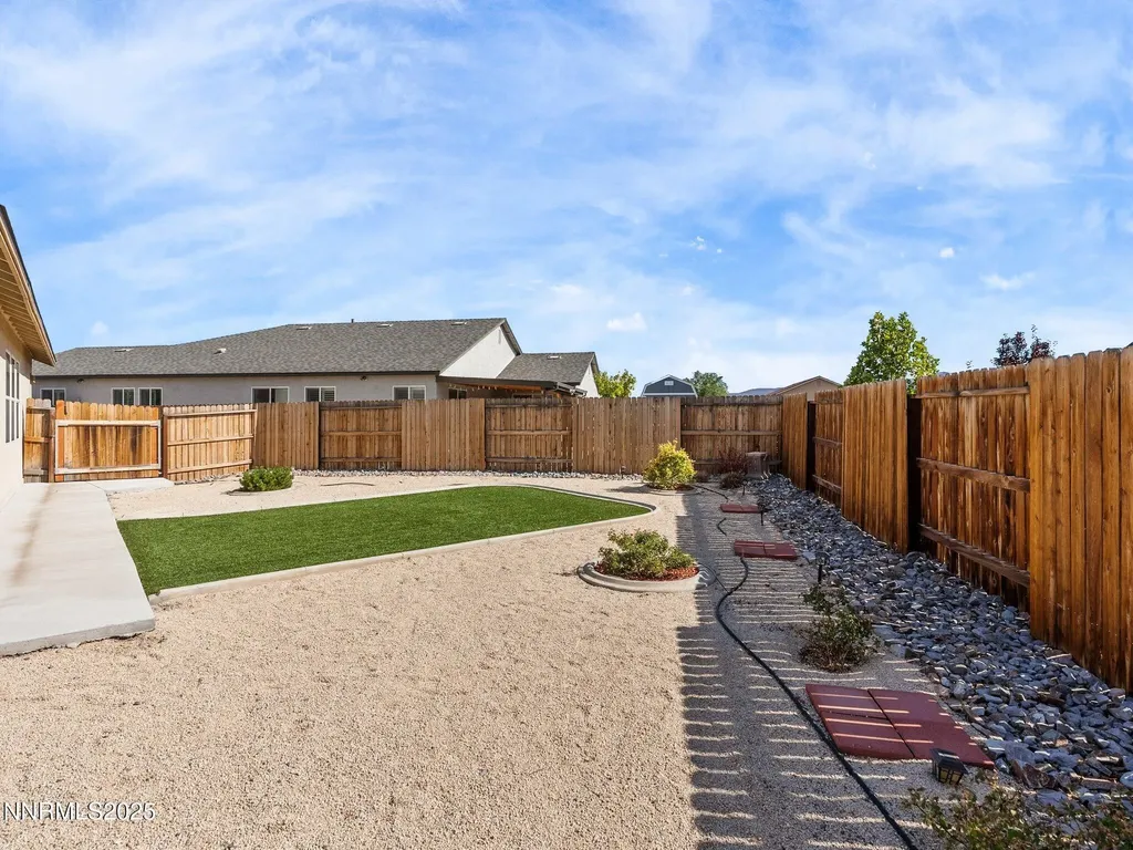 242 Red Oak Fernley NV 89408