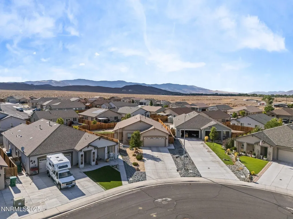 242 Red Oak Fernley NV 89408