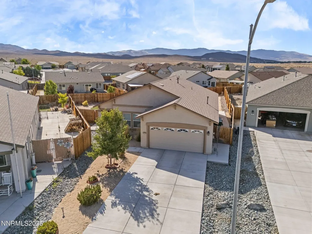 242 Red Oak Fernley NV 89408
