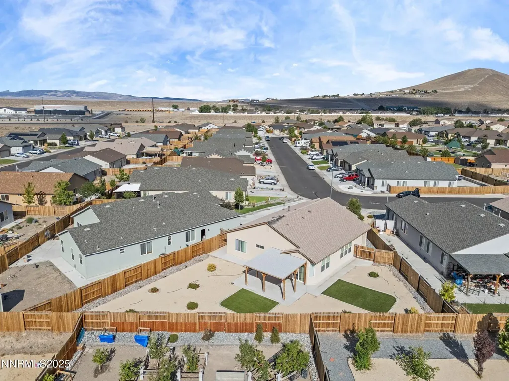 242 Red Oak Fernley NV 89408