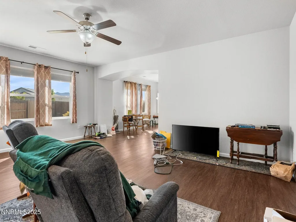 242 Red Oak Fernley NV 89408