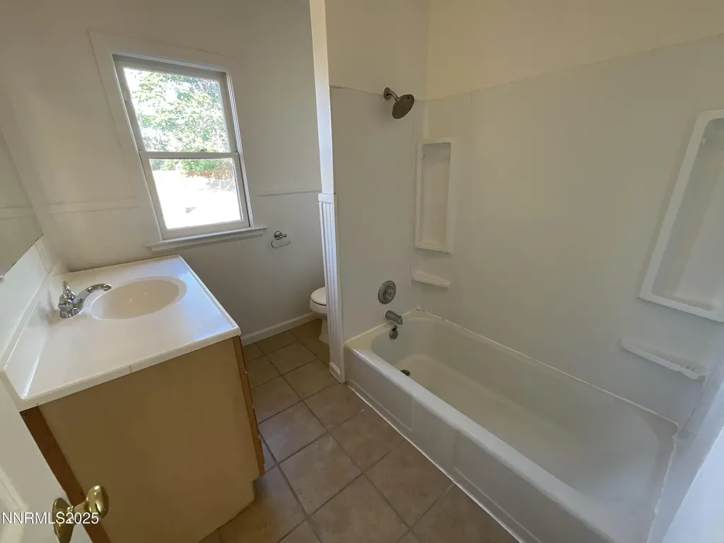 1855 Mccloud Reno NV 89512