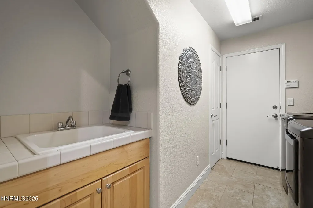 5365 Ebbetts Pass Sparks NV 89436
