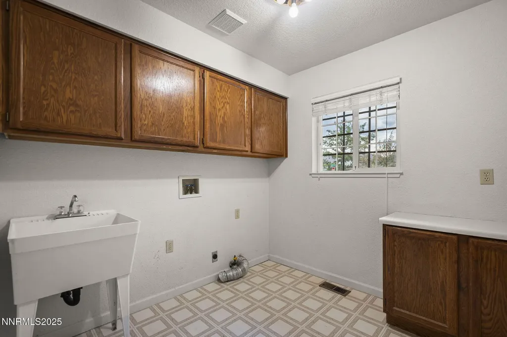 301 Valley View Dayton NV 89403