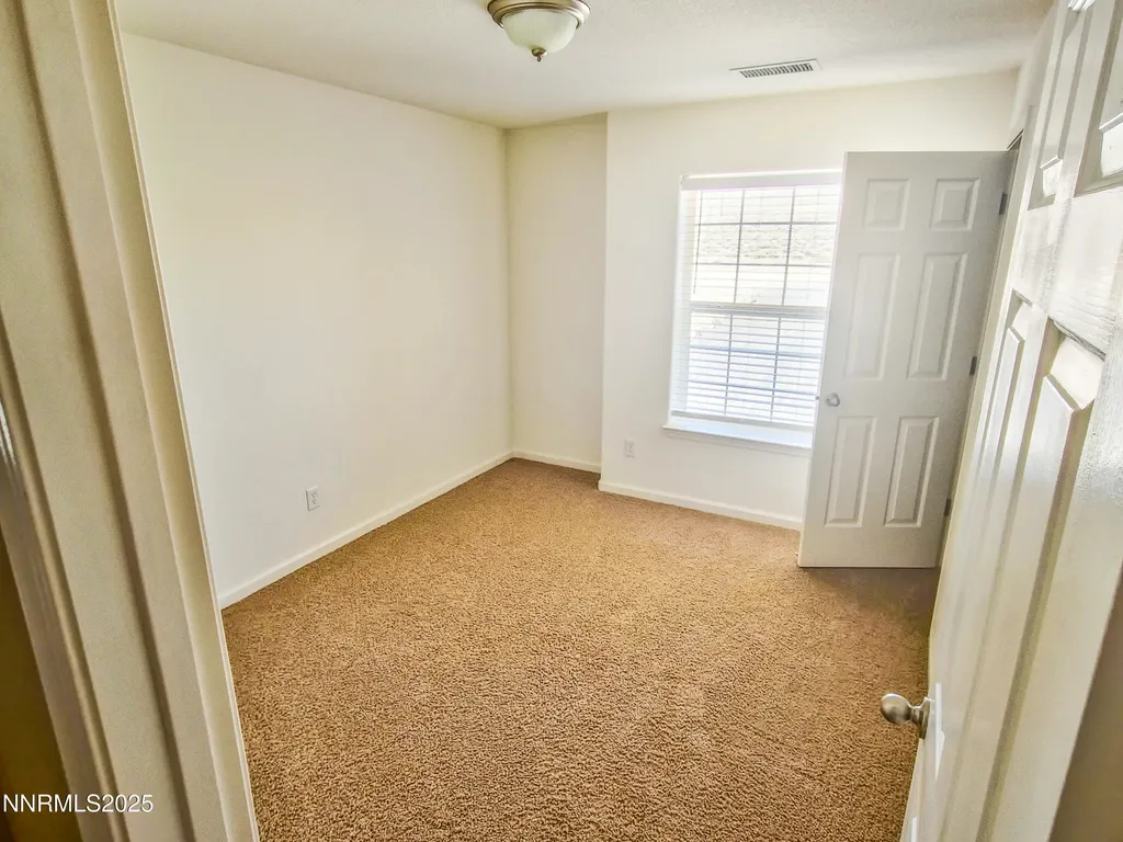 7900 Beech Silver Springs NV 89429