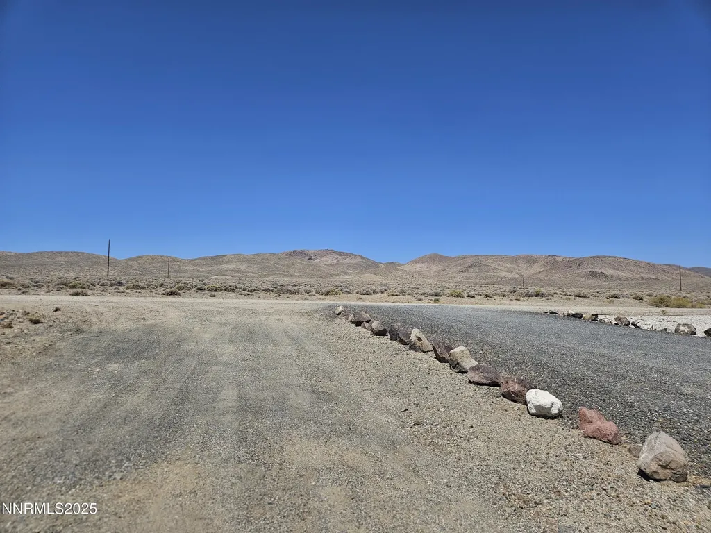 7900 Beech Silver Springs NV 89429