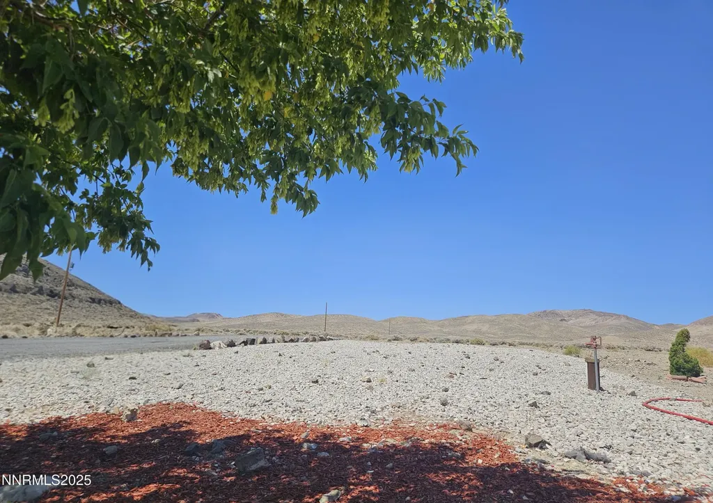 7900 Beech Silver Springs NV 89429