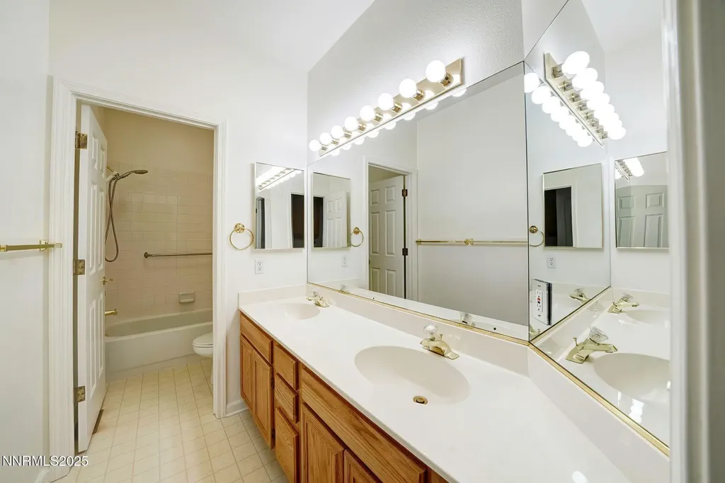 3069 Creekwood Reno NV 89502
