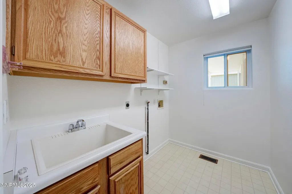 3069 Creekwood Reno NV 89502