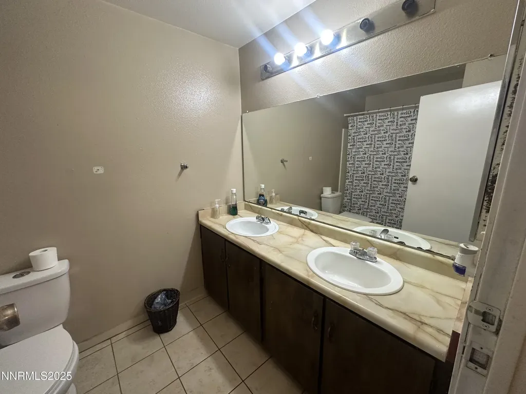 863 Nutmeg Reno NV 89502
