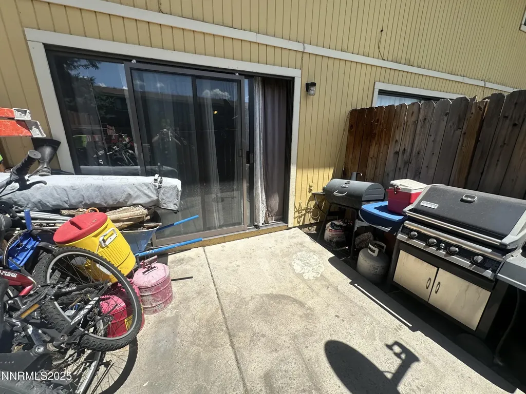 863 Nutmeg Reno NV 89502