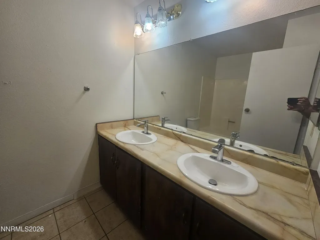 863 Nutmeg Reno NV 89502