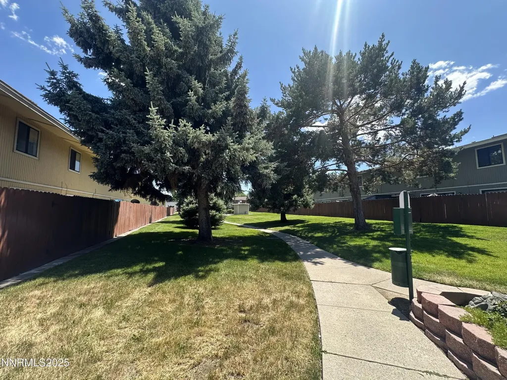863 Nutmeg Reno NV 89502
