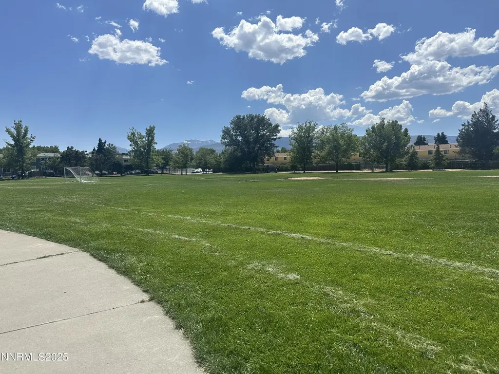 863 Nutmeg Reno NV 89502