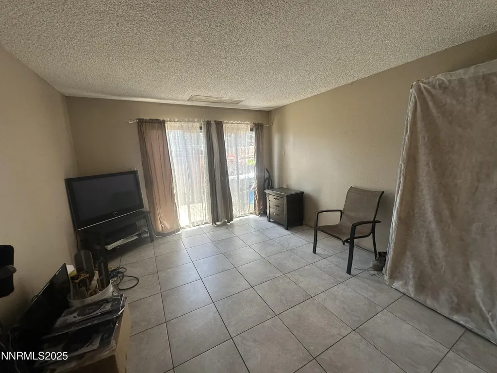 863 Nutmeg Reno NV 89502