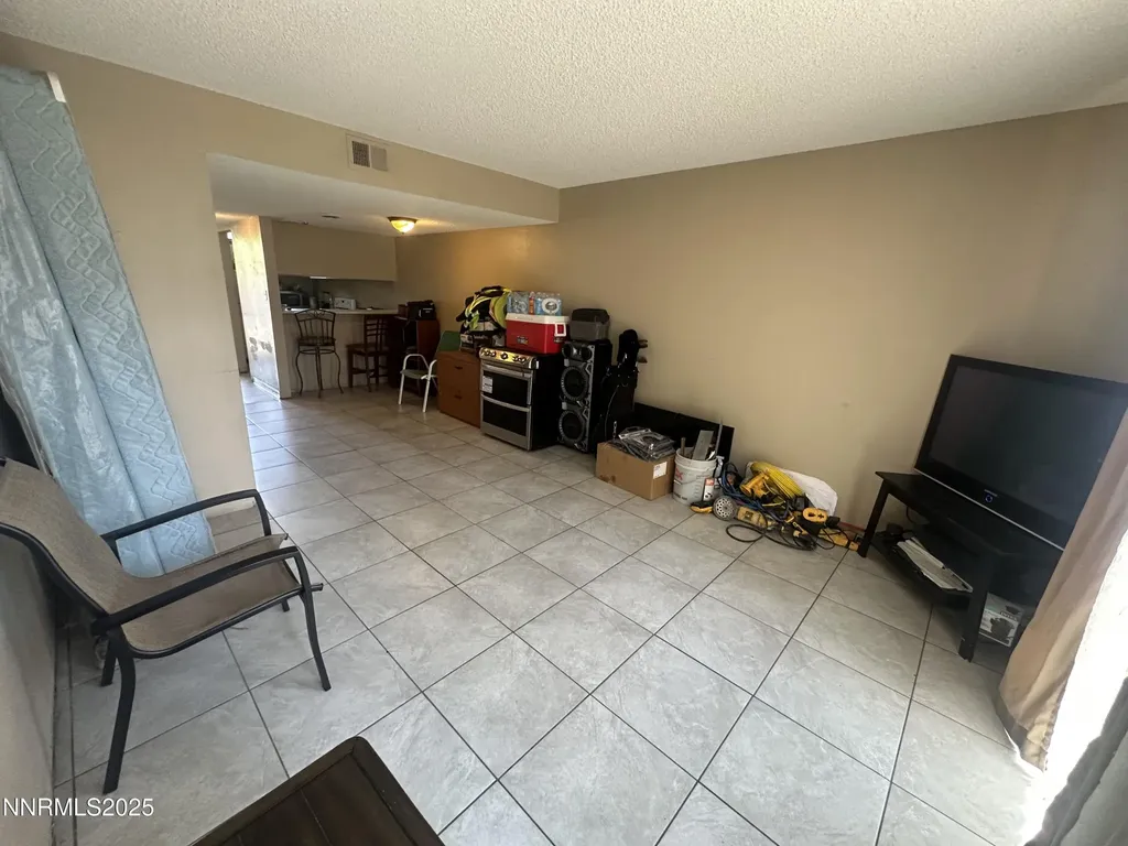 863 Nutmeg Reno NV 89502