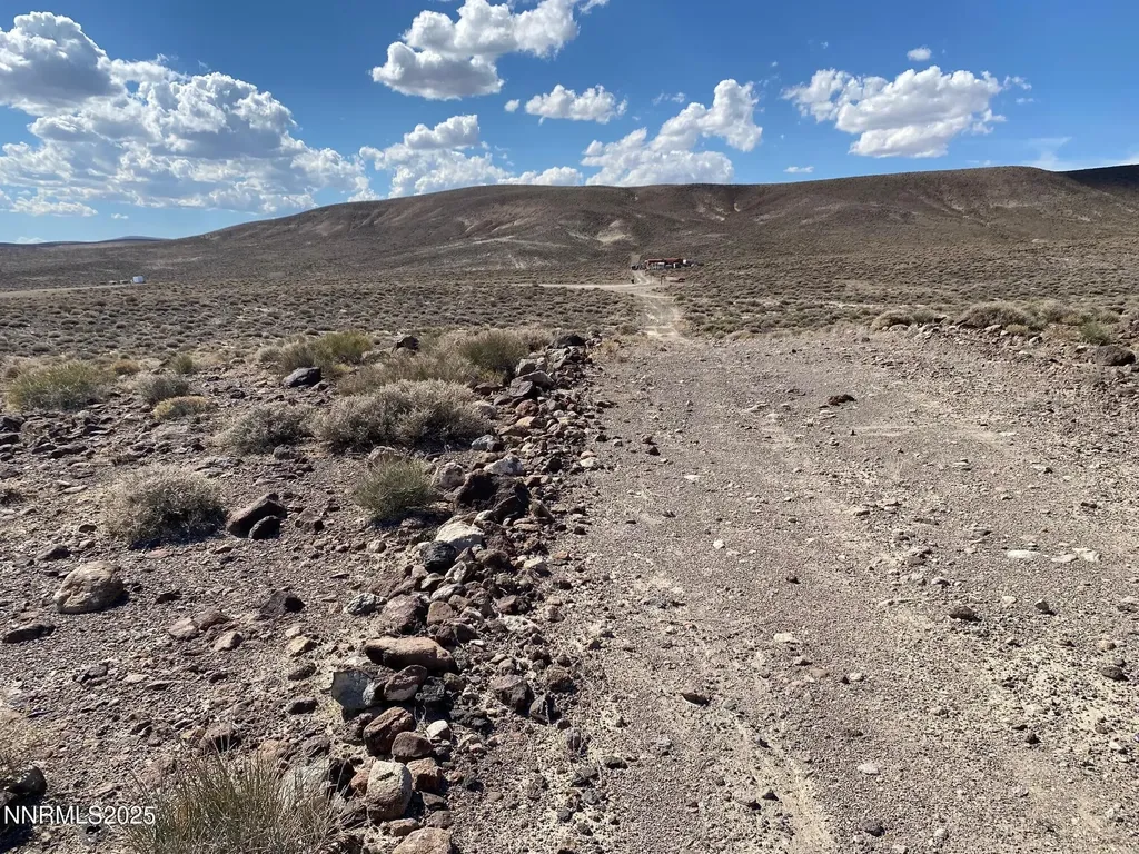 Apn 015-121-02 Silver Springs NV 89429