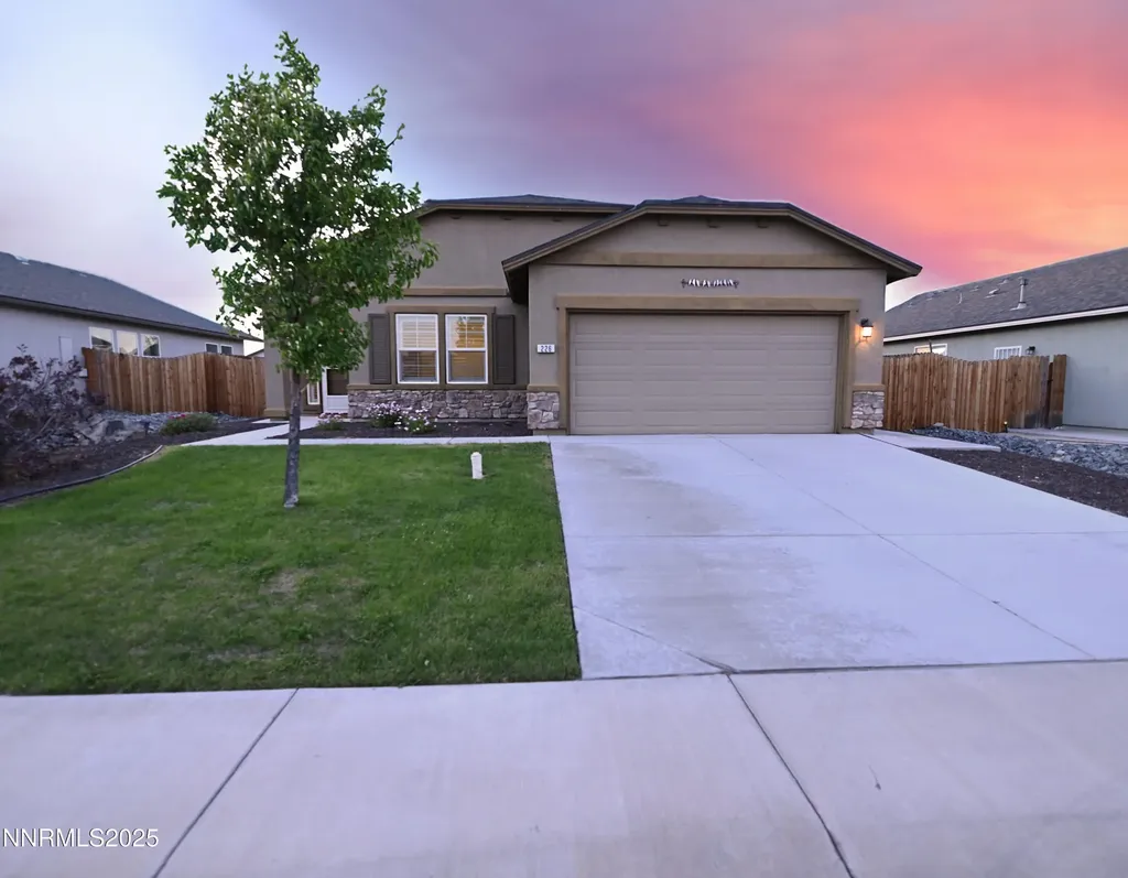 226 Red Oak Fernley NV 89408