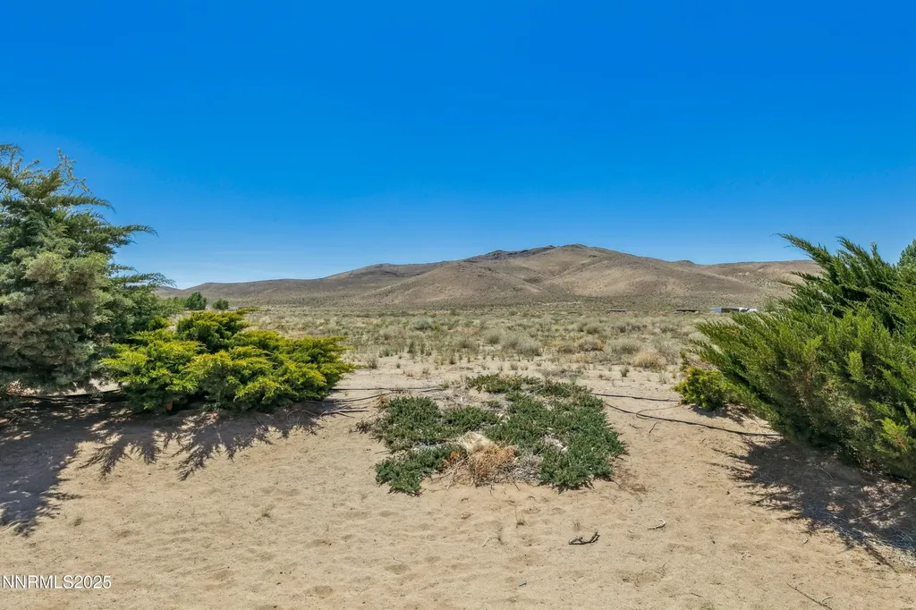 21 Fox Yerington NV 89447