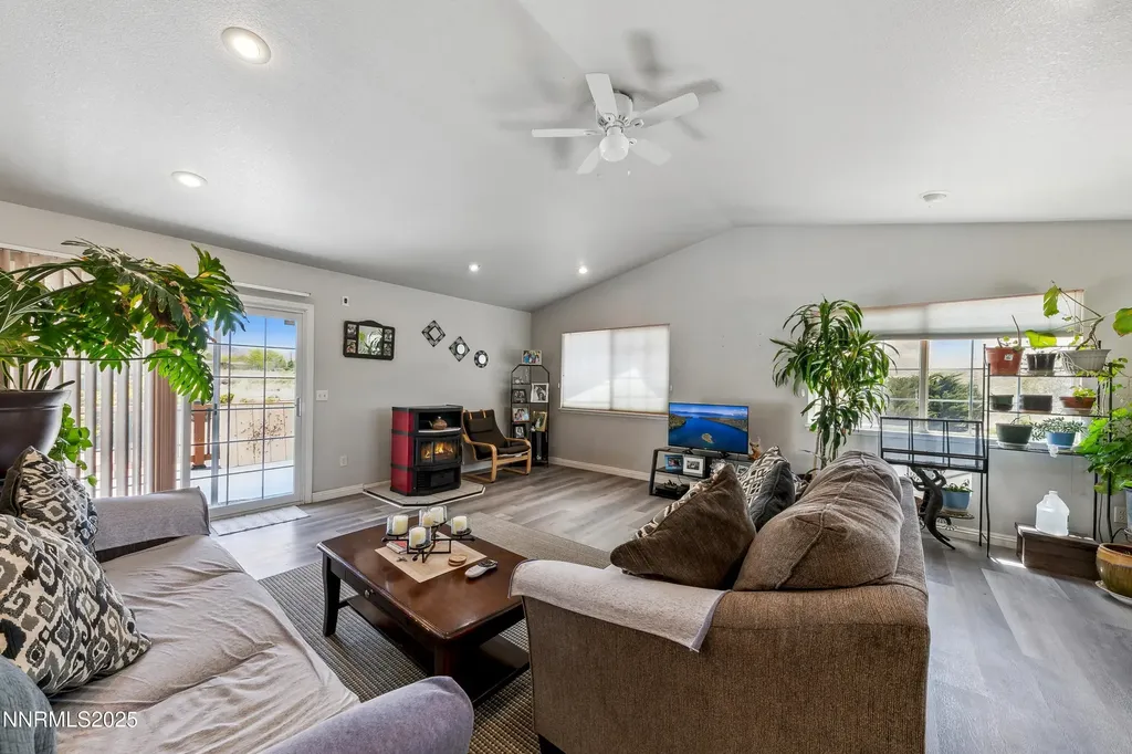 21 Fox Yerington NV 89447