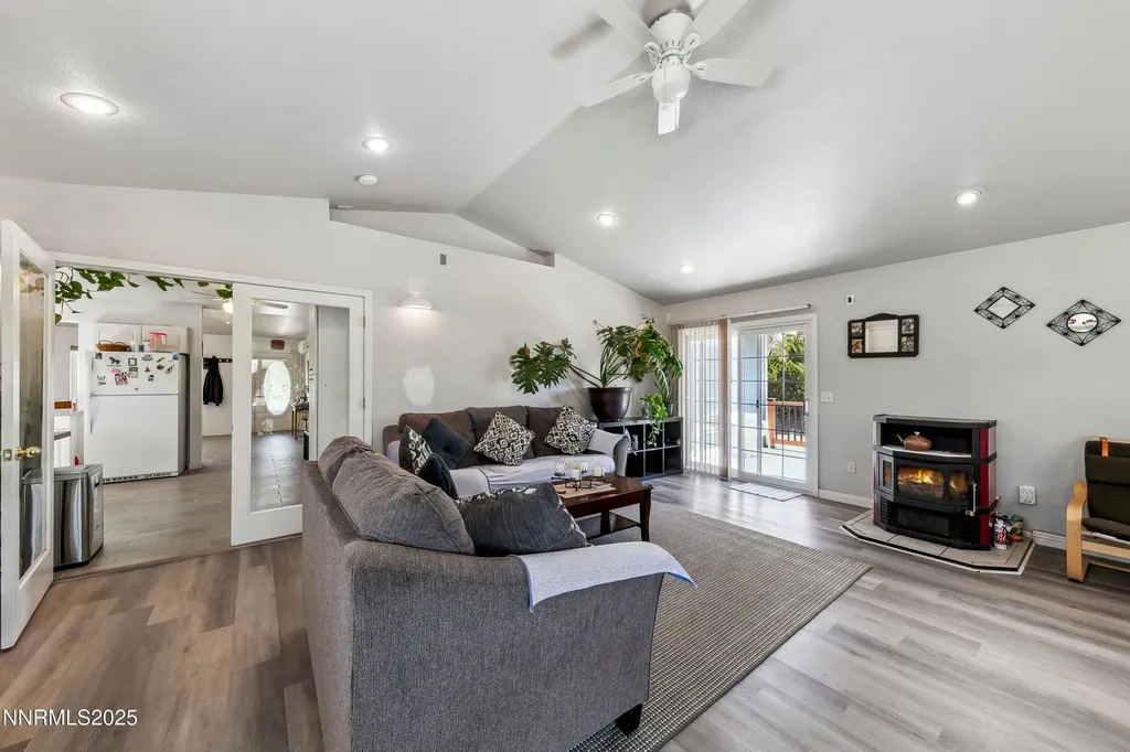 21 Fox Yerington NV 89447