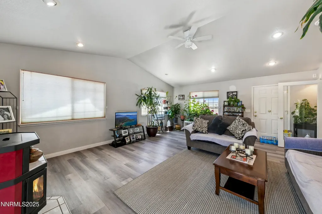21 Fox Yerington NV 89447