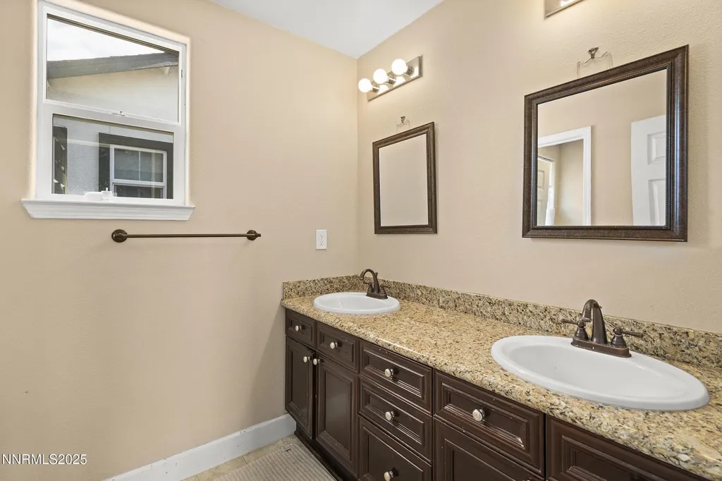 2000 Long Hollow Reno NV 89521