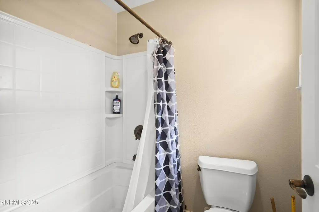 2000 Long Hollow Reno NV 89521