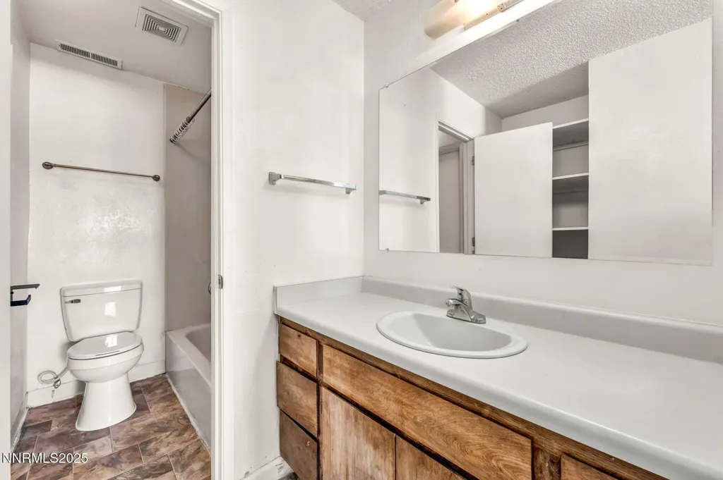 1560 Steven Sparks NV 89431