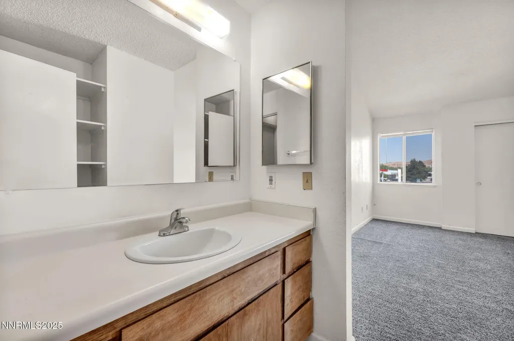 1560 Steven Sparks NV 89431