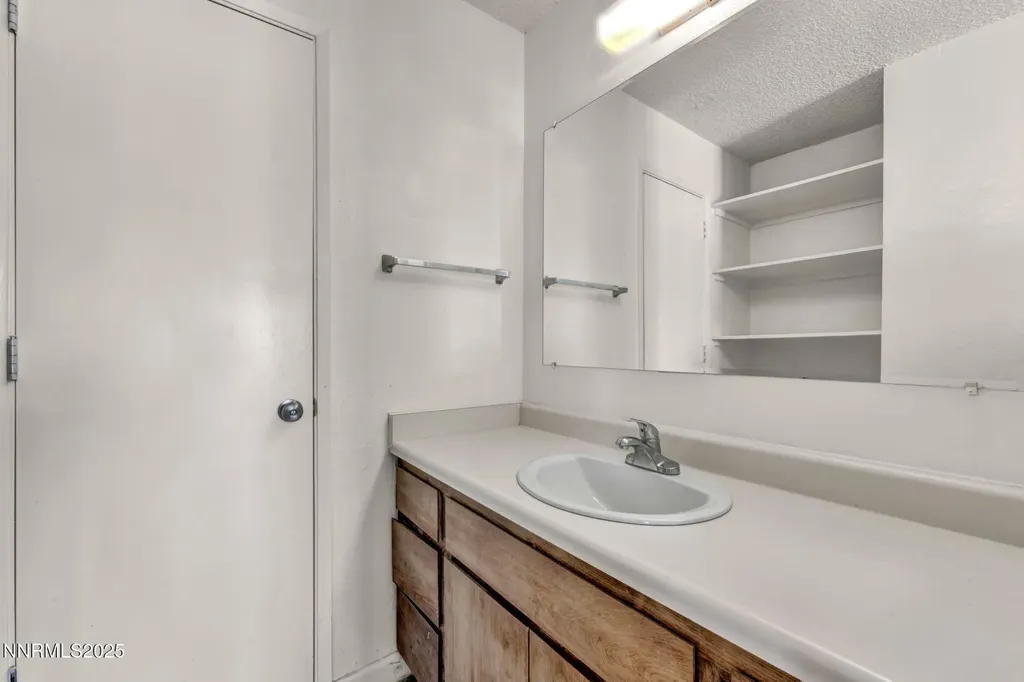 1560 Steven Sparks NV 89431