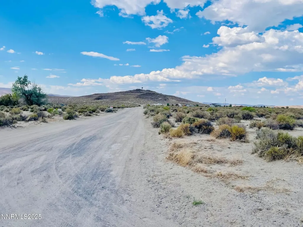 2530 4th Silver Springs NV 89429