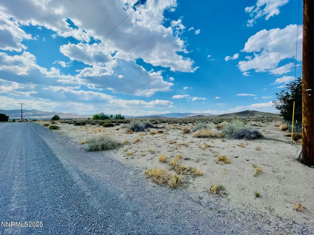 2530 4th Silver Springs NV 89429
